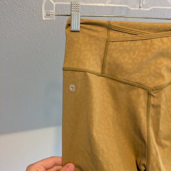 Popflex Active Tone Cross-Front Legging in Golden Cheetah size Medium - Picture 7 of 13